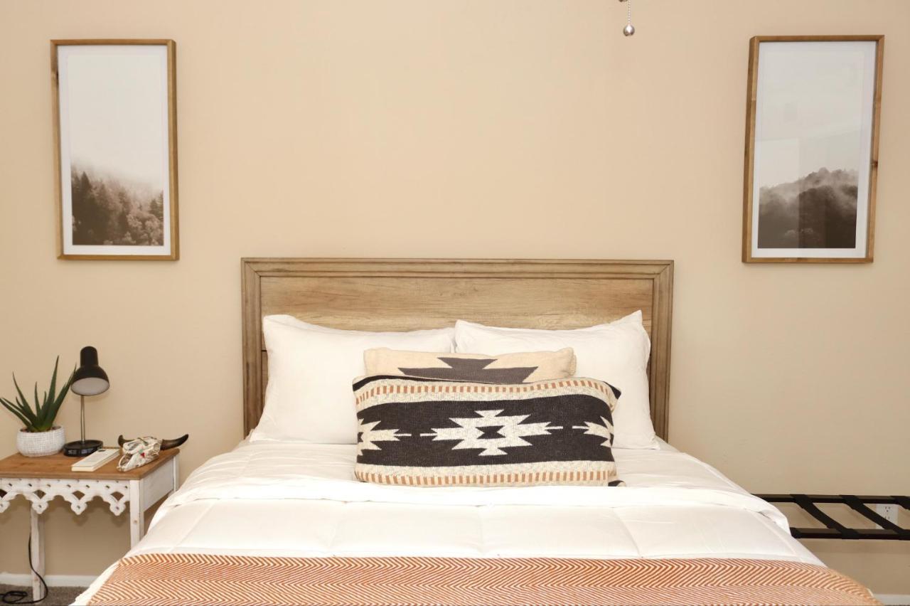 Chic Boho Cottage -Self Check In, Fully Furnished, & Free Parking Houston Exterior foto